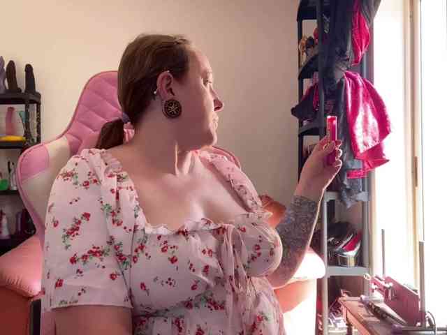 NylonQueen webcam