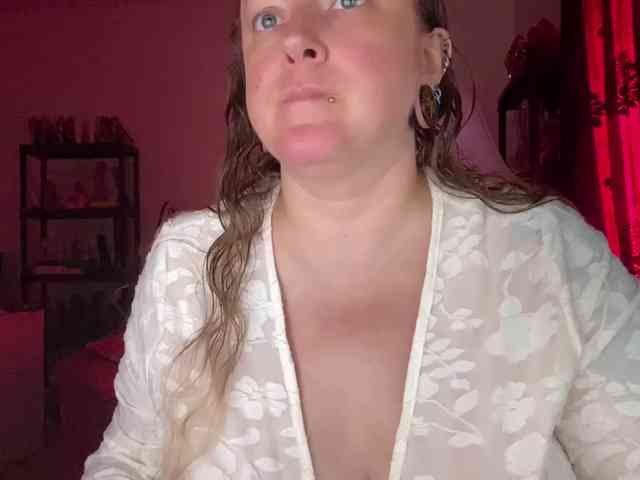 NylonQueen webcam