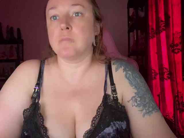 NylonQueen webcam