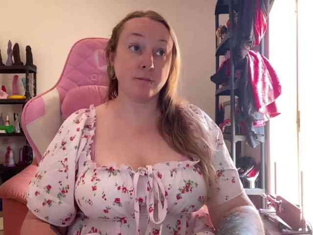 NylonQueen webcam