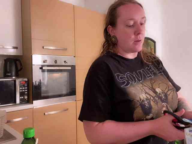 NylonQueen webcam