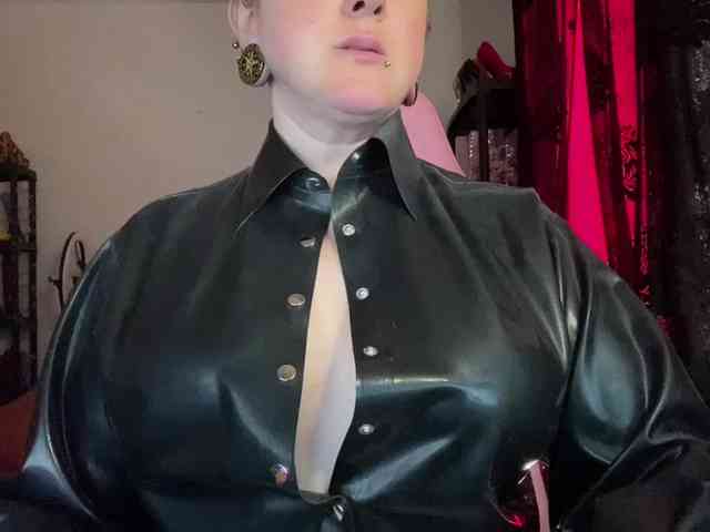 NylonQueen webcam