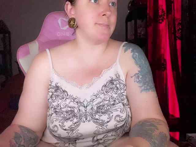 NylonQueen webcam