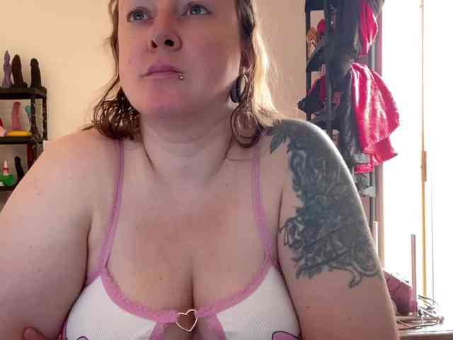 NylonQueen webcam