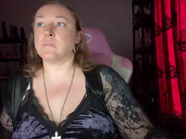 NylonQueen webcam