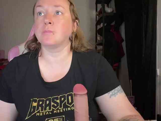 NylonQueen webcam