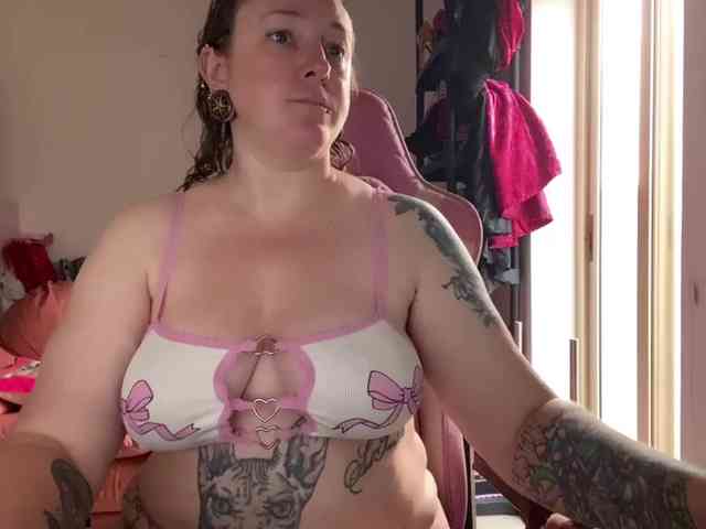 NylonQueen webcam