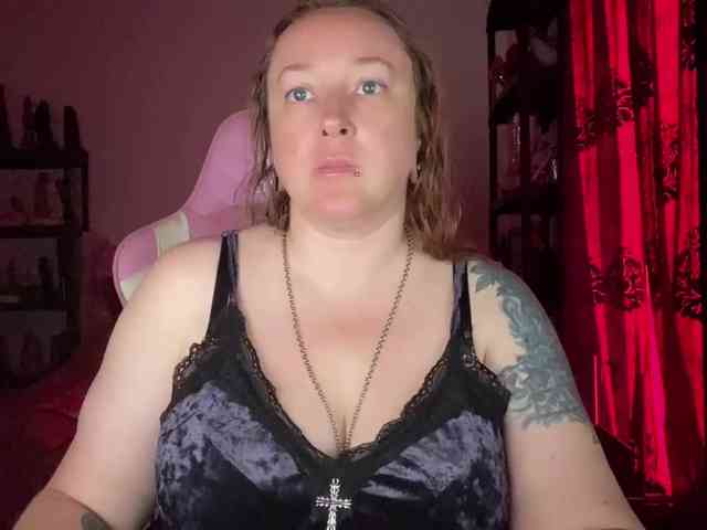 NylonQueen webcam