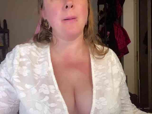NylonQueen webcam