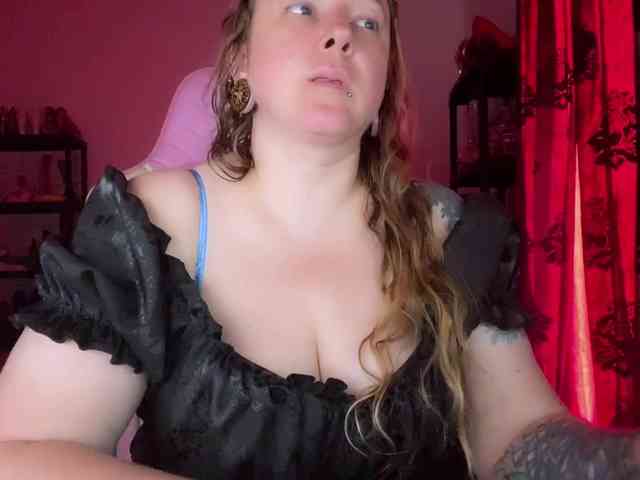 NylonQueen webcam