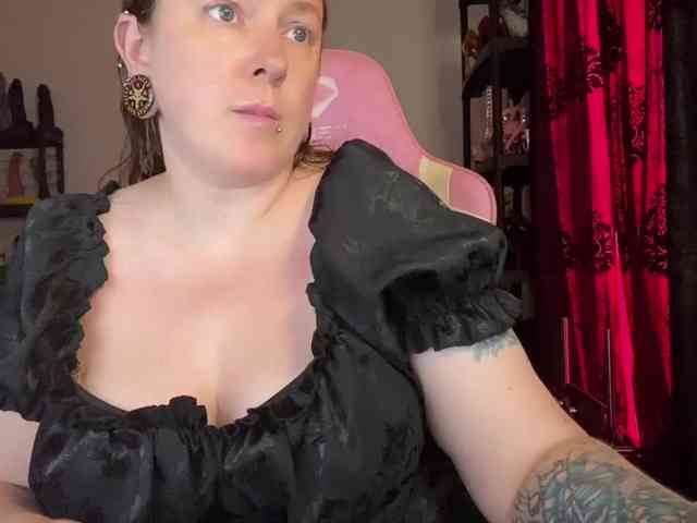 NylonQueen webcam