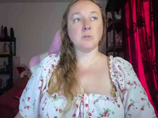 NylonQueen webcam