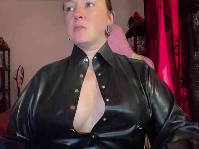 NylonQueen webcam