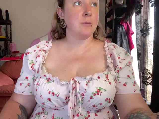 NylonQueen webcam