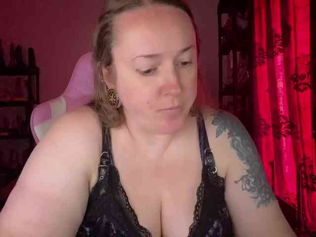 NylonQueen webcam