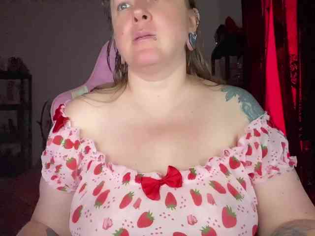 NylonQueen webcam