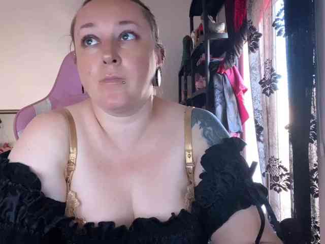 NylonQueen webcam