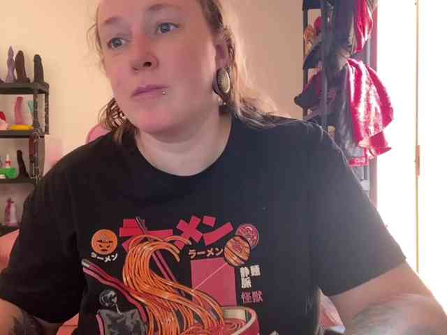 NylonQueen webcam