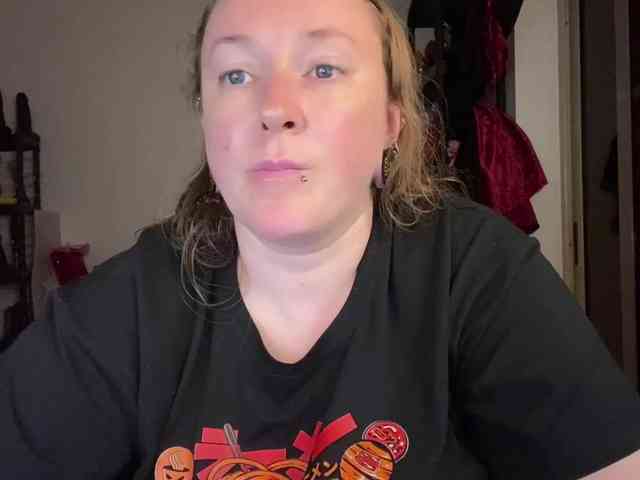 NylonQueen webcam