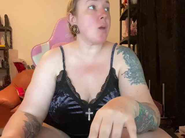 NylonQueen webcam