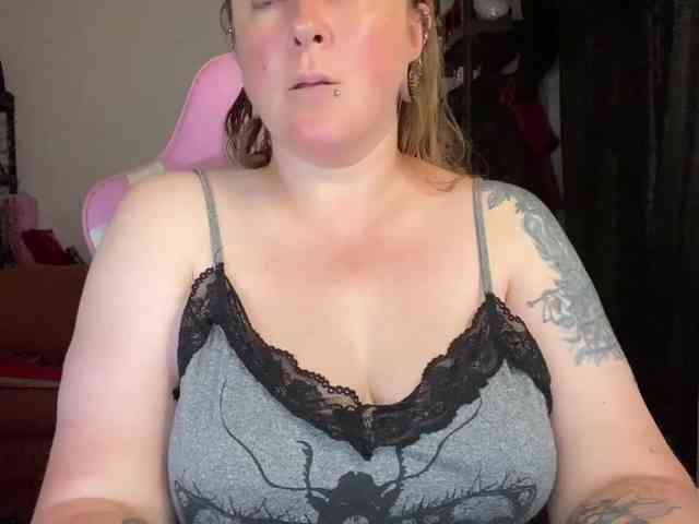NylonQueen webcam
