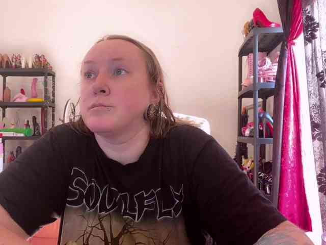 NylonQueen webcam