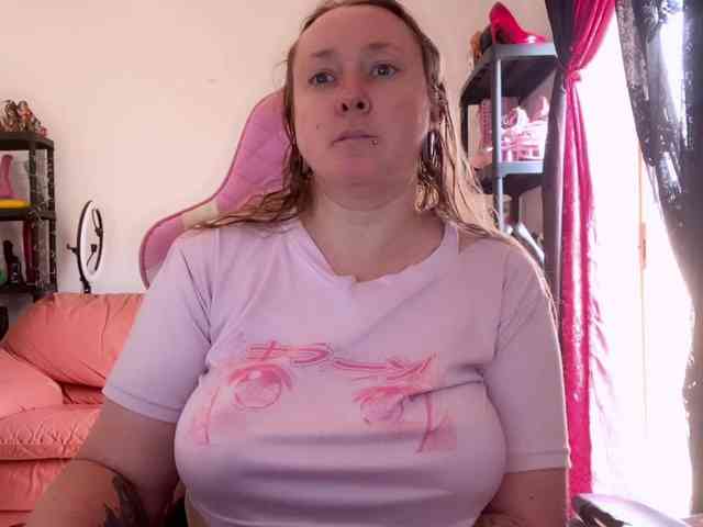 NylonQueen webcam