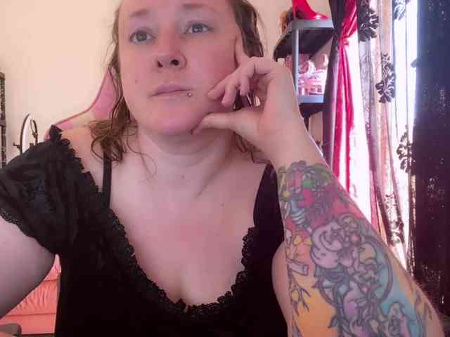 NylonQueen webcam