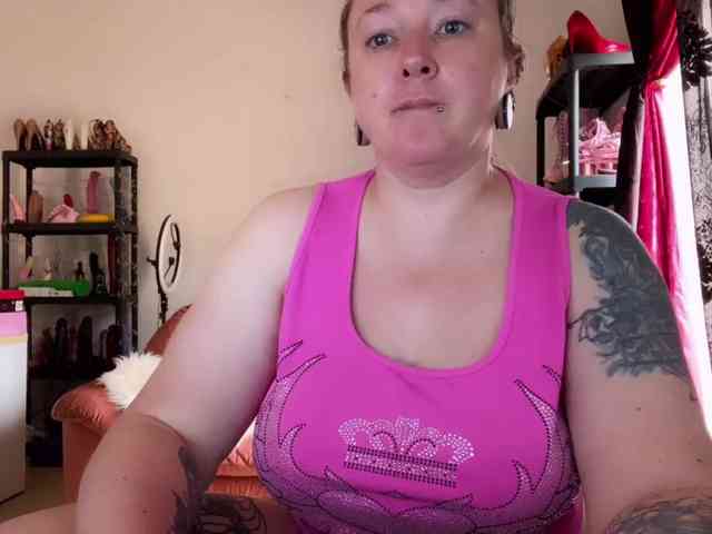 NylonQueen webcam
