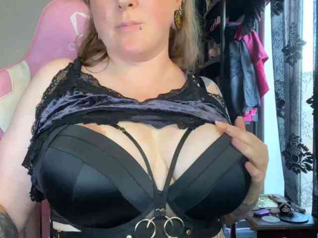 NylonQueen