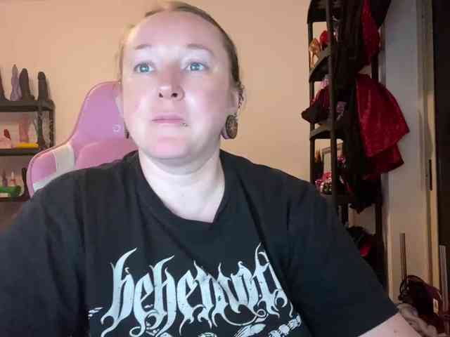 NylonQueen webcam