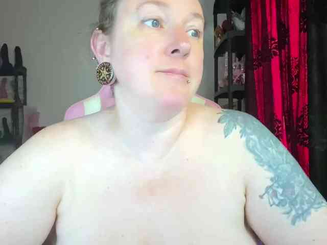 NylonQueen webcam