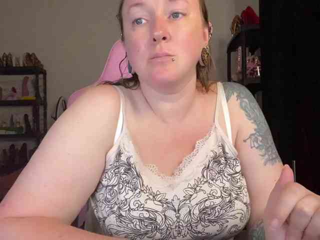 NylonQueen webcam