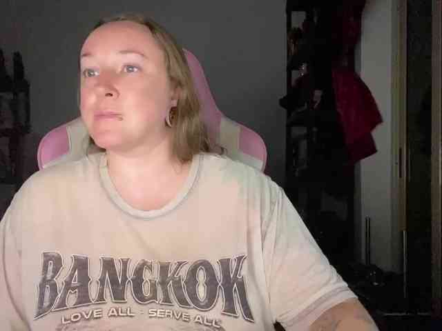 nylonqueen's live room