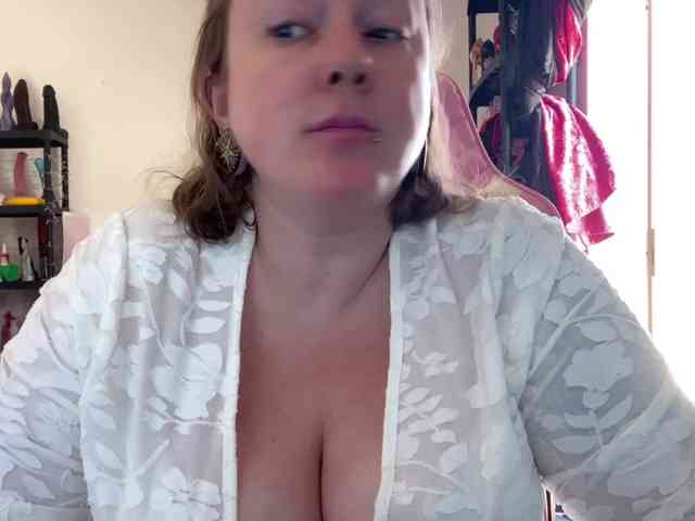 NylonQueen webcam