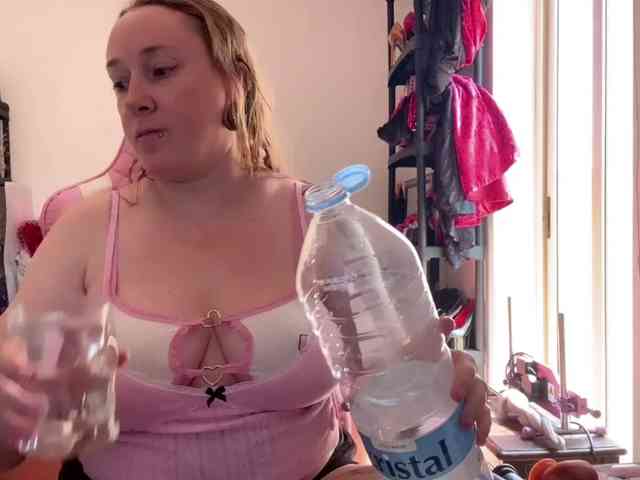 NylonQueen webcam