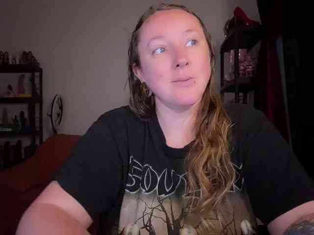 NylonQueen webcam