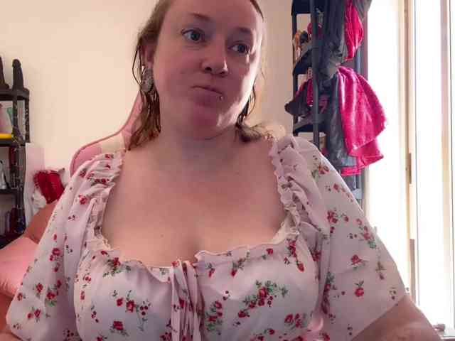 NylonQueen webcam