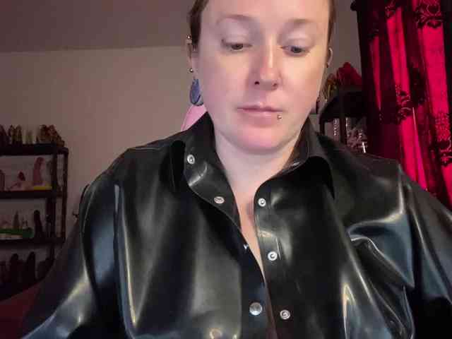 NylonQueen webcam