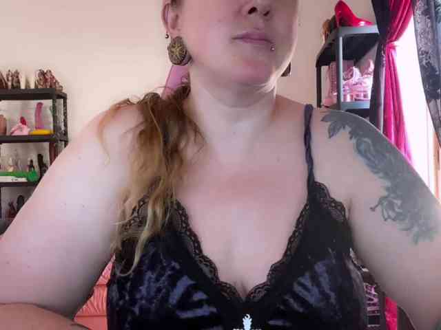 NylonQueen webcam