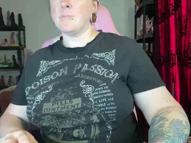 NylonQueen webcam