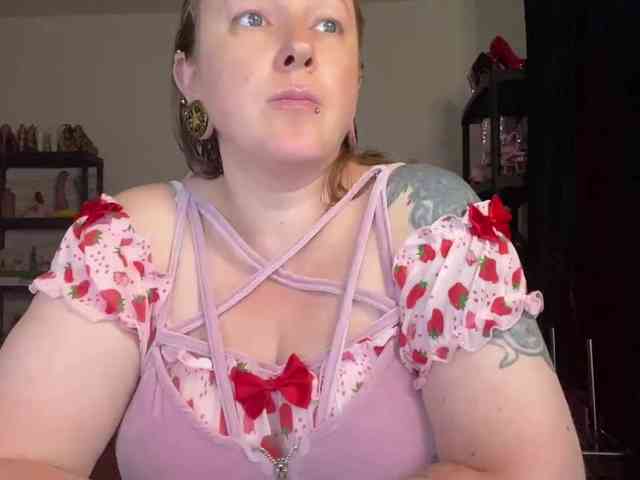 NylonQueen webcam