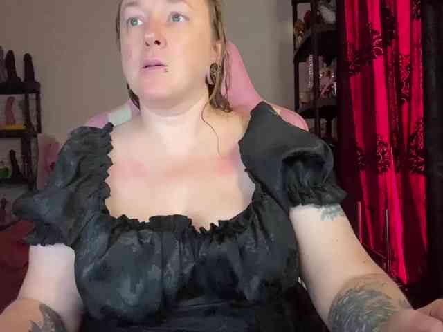 NylonQueen webcam