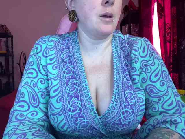 NylonQueen webcam