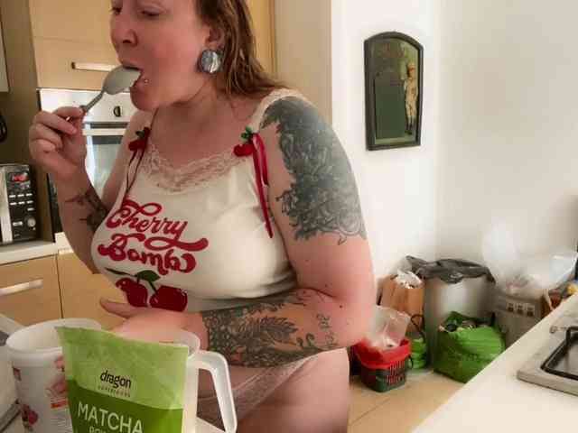 NylonQueen webcam