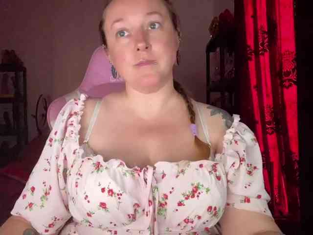 NylonQueen webcam