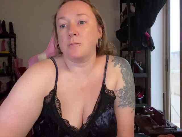 NylonQueen webcam