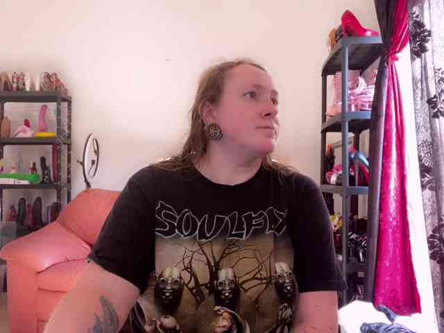 NylonQueen webcam