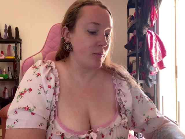 NylonQueen webcam