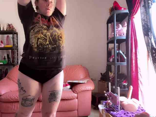 NylonQueen webcam